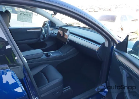 2024 Tesla Model Y Rwd z USA, uszkodzony, nr VIN 7SAYGDED4RF046479